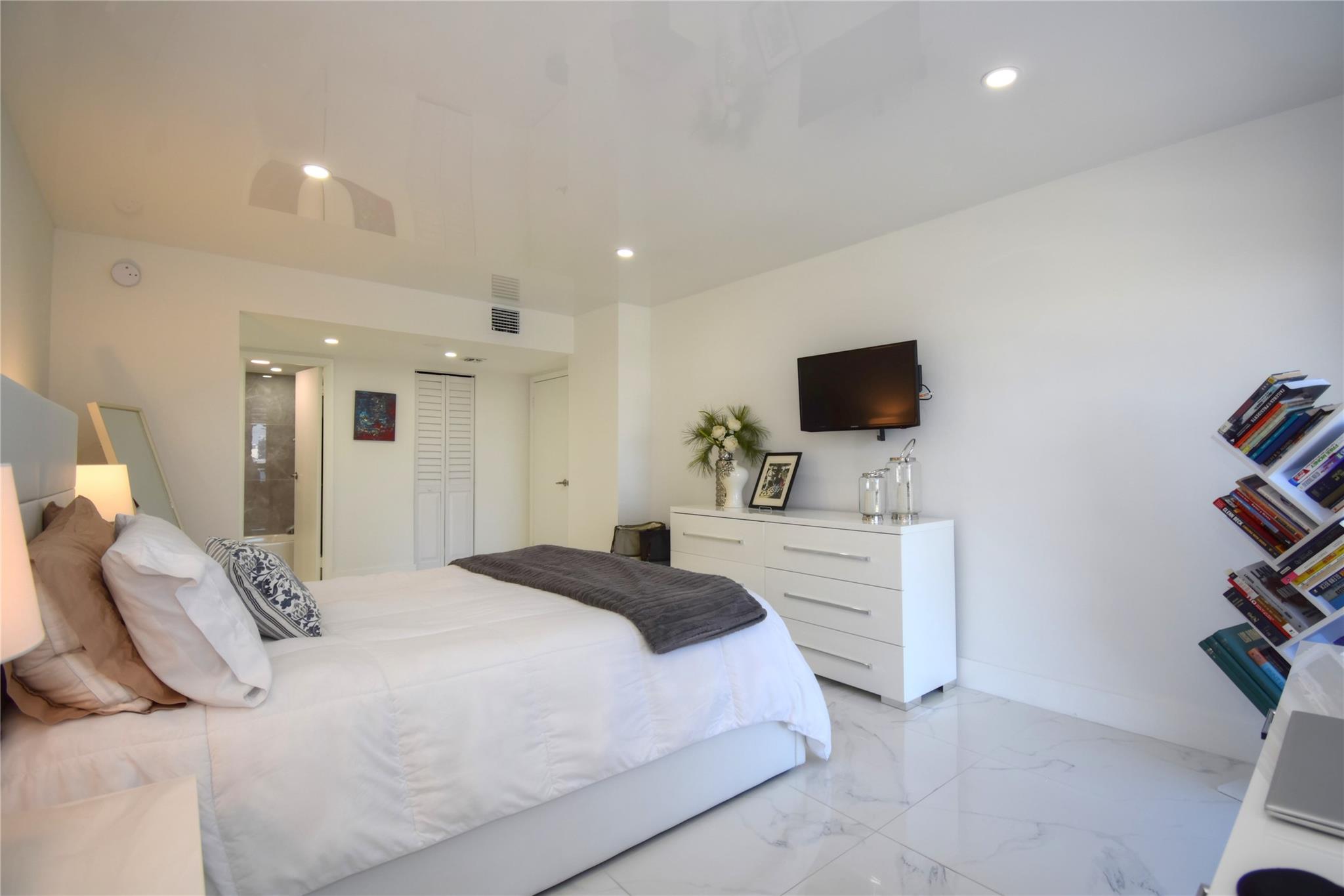 CORONADO CONDO-TOWER II - Residential