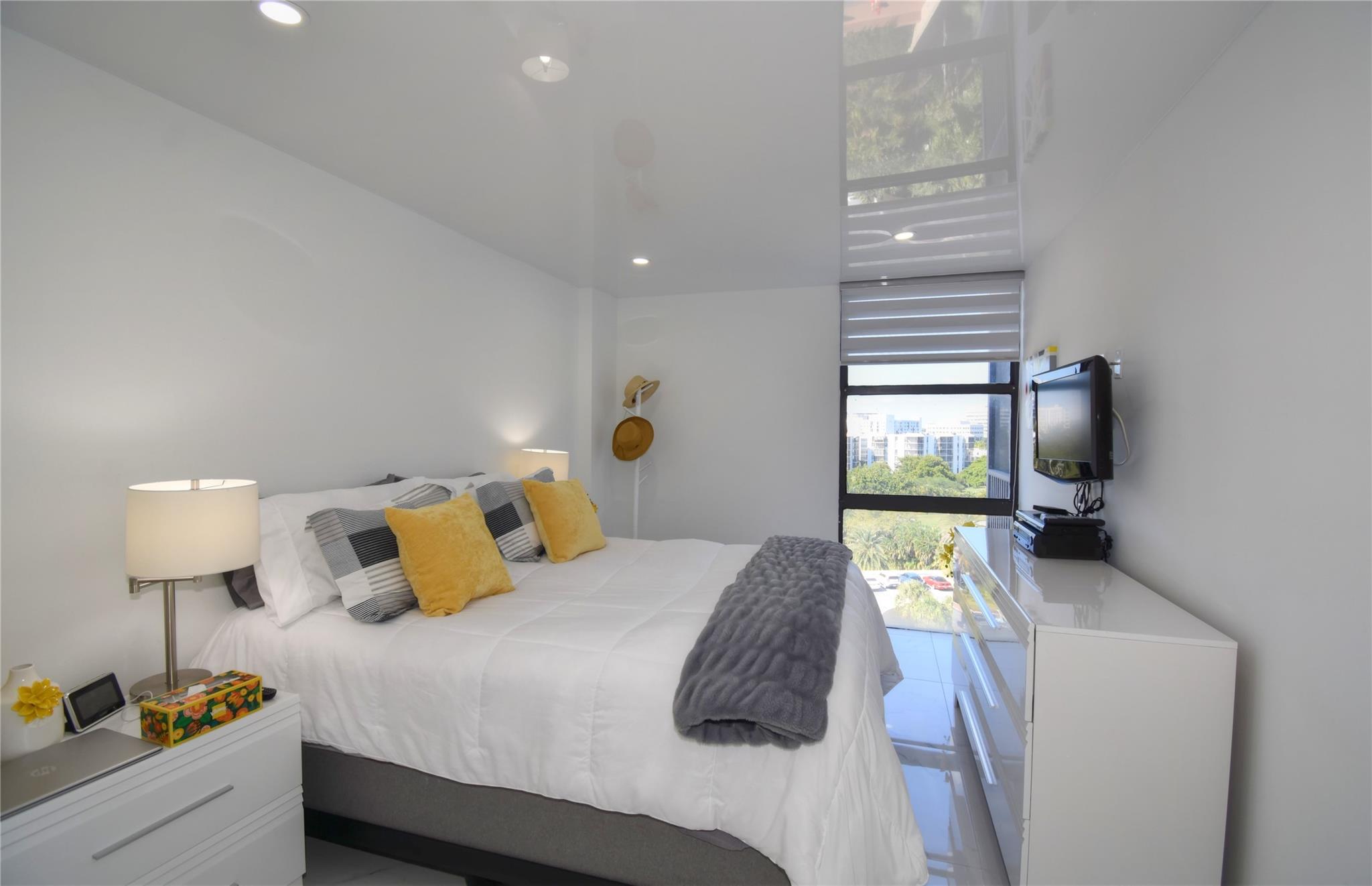 CORONADO CONDO-TOWER II - Residential