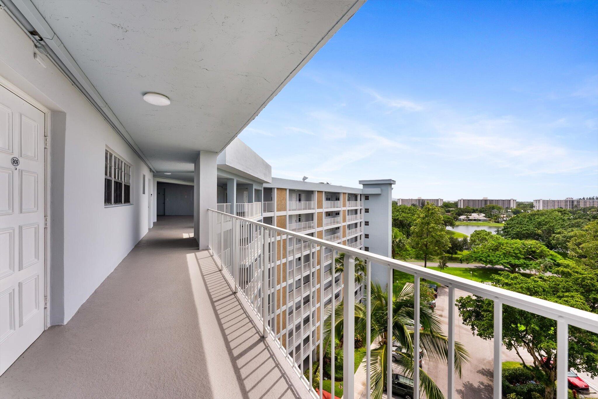 3051 N Course Drive 909, Pompano Beach, FL, 33069/$240,000 3 3051 N Course Drive 909