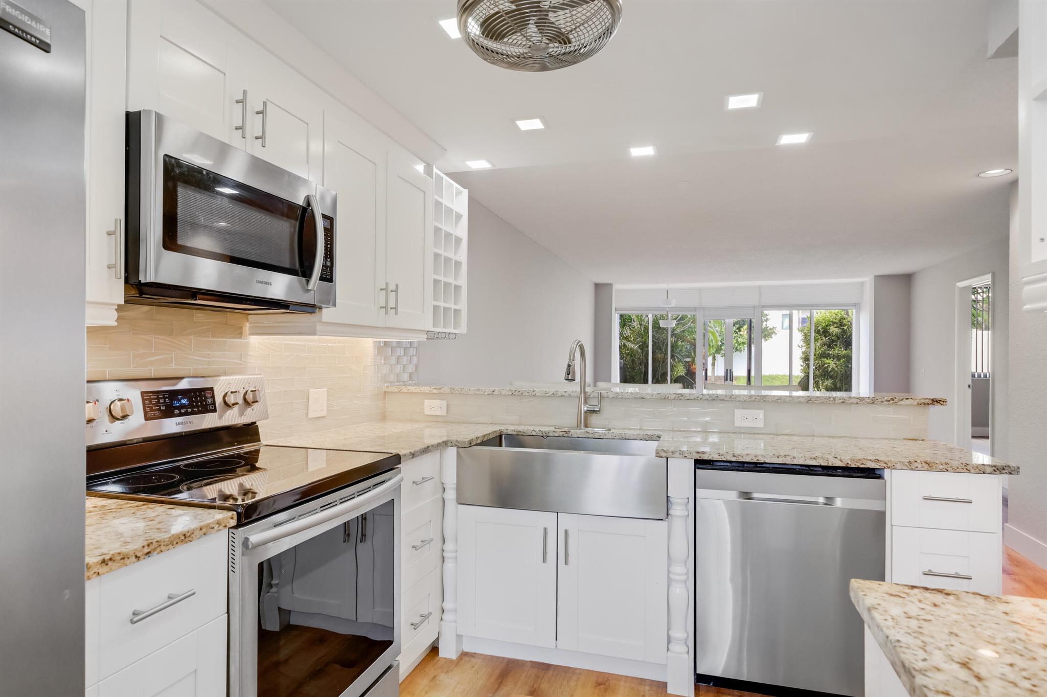 FOUNTAINS OF PALM BEACH C - Residential Lease