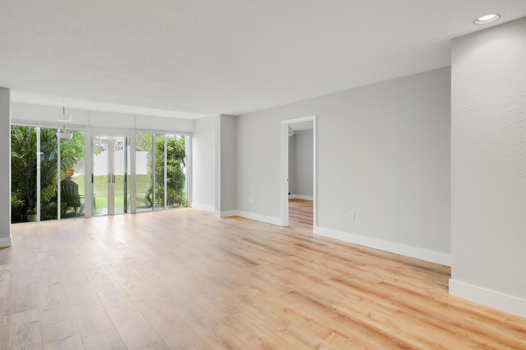 FOUNTAINS OF PALM BEACH C - Residential Lease