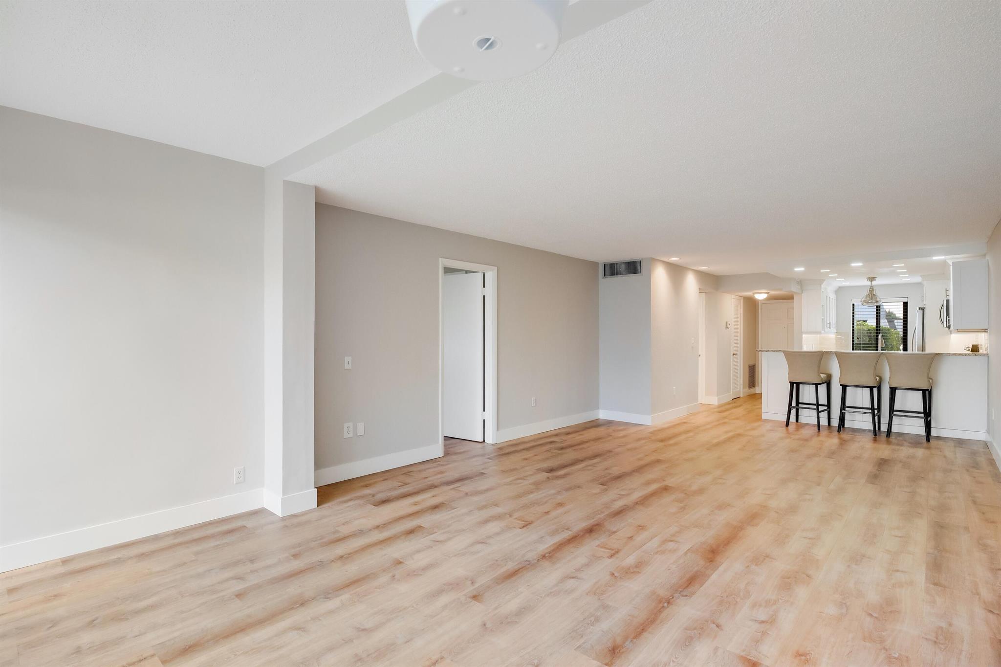 FOUNTAINS OF PALM BEACH C - Residential Lease