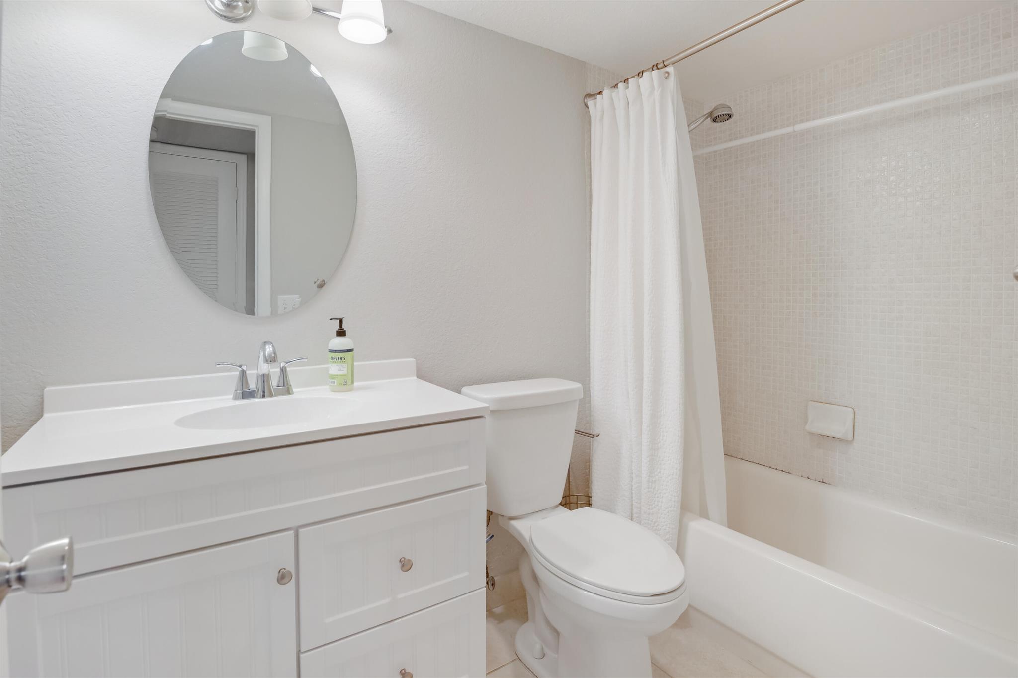 FOUNTAINS OF PALM BEACH C - Residential Lease