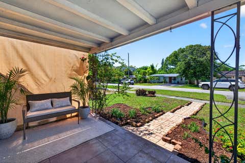Tiny photo for 601 NE 14th Place, Fort Lauderdale, FL 33304 (MLS # B26044658)