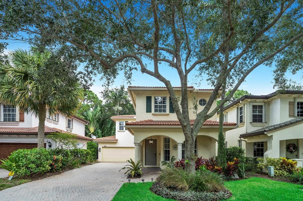 Photo of 404 Pumpkin Drive, Palm Beach Gardens, FL 33410 (MLS # R10826213)