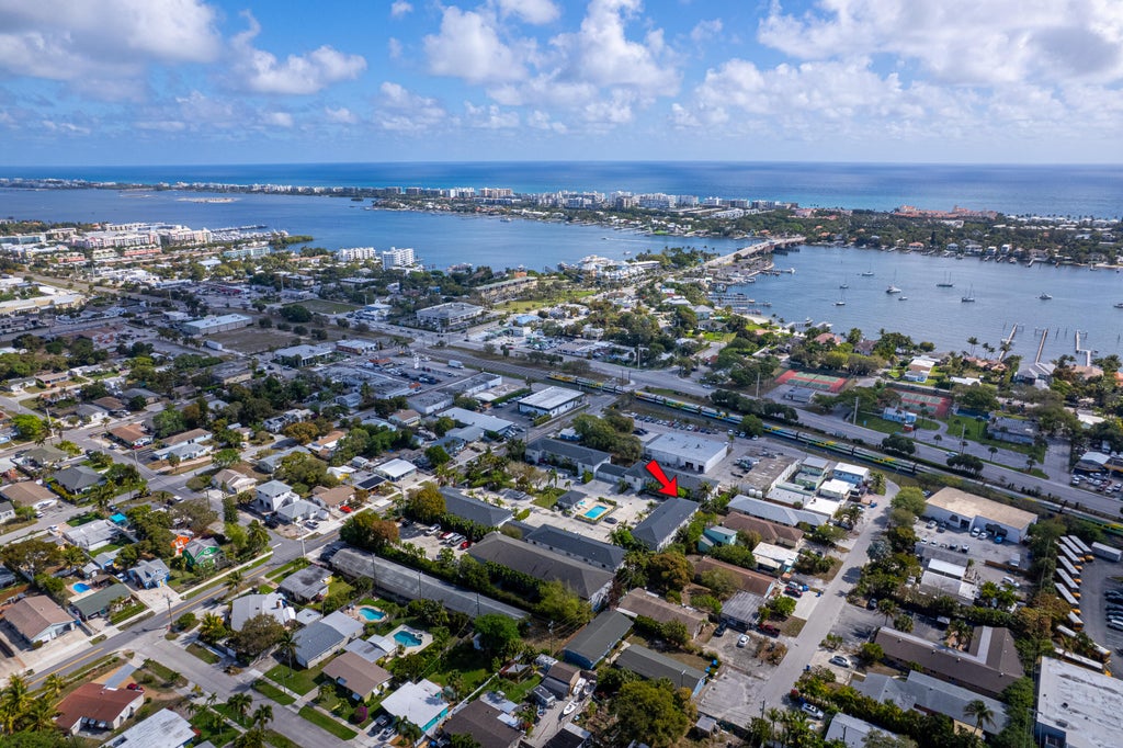 Photo of 324 W PINE Street #11, Lantana, FL 33462 (MLS # B26055205)
