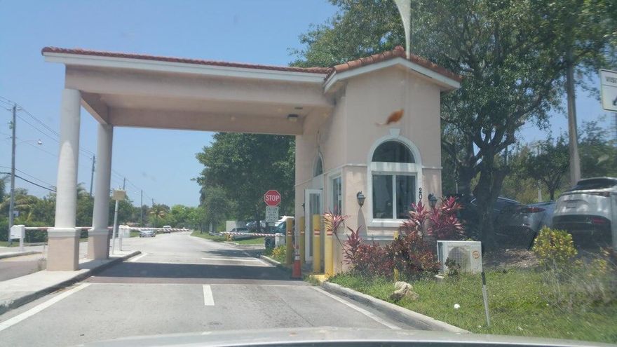 1/1 UPDATED UNFURNISHED UNIT.                  TILE THROUGH OUT, SECURITY AT ENTRANCE, ASSIGNED PARKING SPACE.        CLOSE TO AVENTURA MALL, THE HARD ROCK STADIUM AND CASINO.