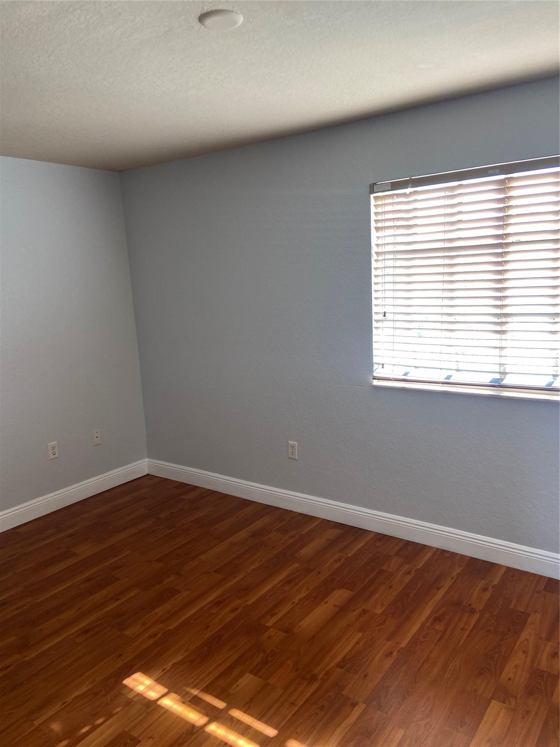 Lyons Indust Park 71-1 B - Residential Lease