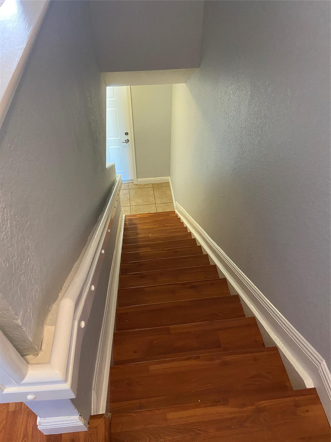 Lyons Indust Park 71-1 B - Residential Lease