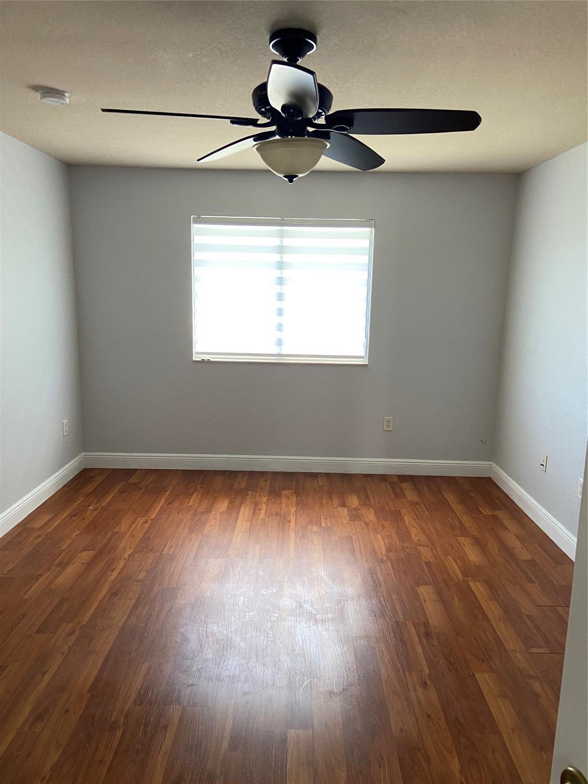 Lyons Indust Park 71-1 B - Residential Lease