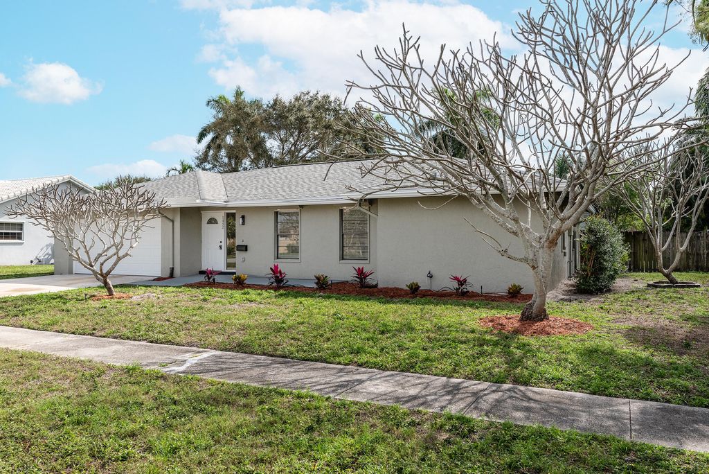 Photo of 1492 SW 13th Drive, Boca Raton, FL 33486 (MLS # R11059462)