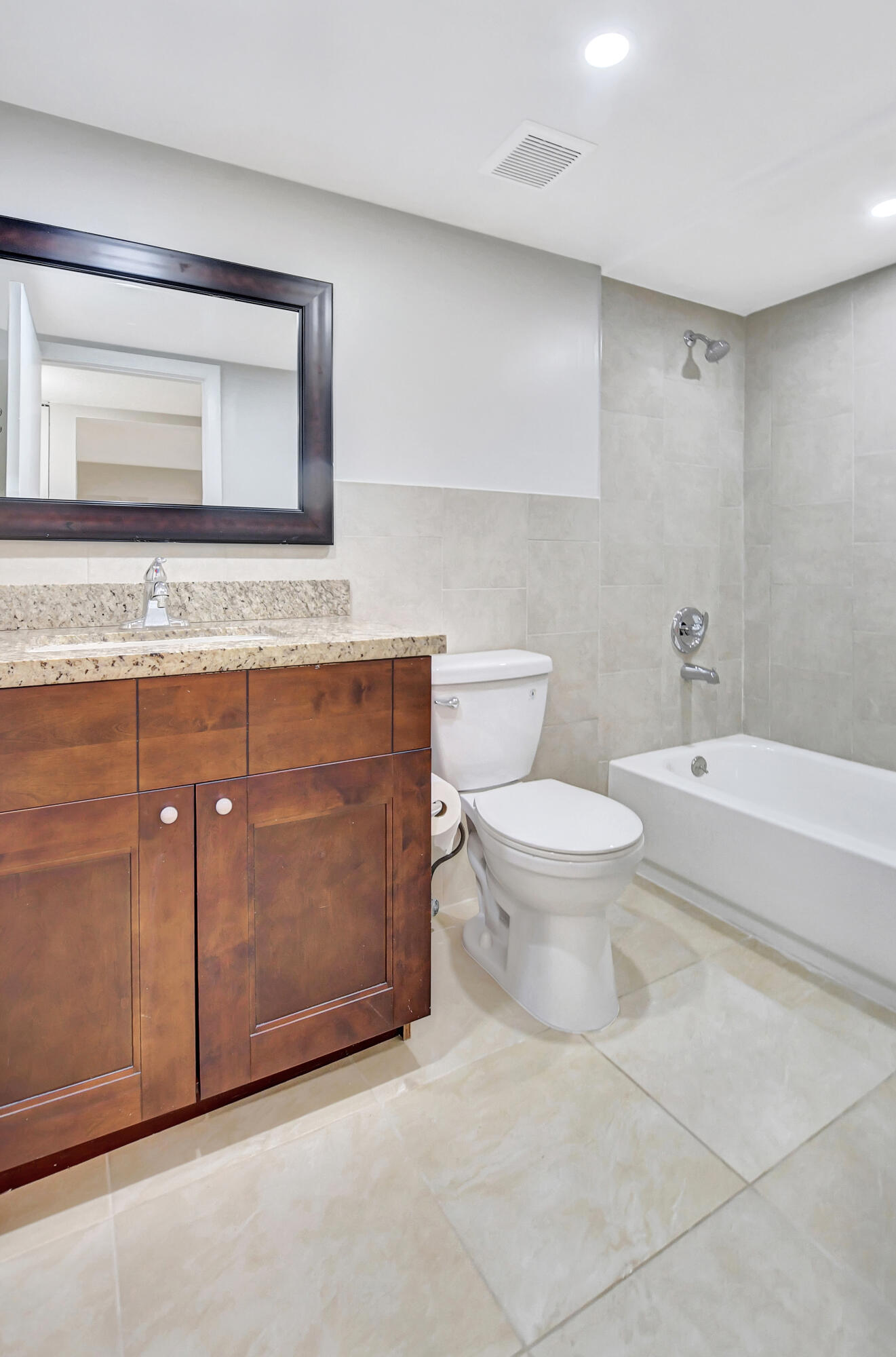 CASA DEL RIO CONDO - Residential Lease