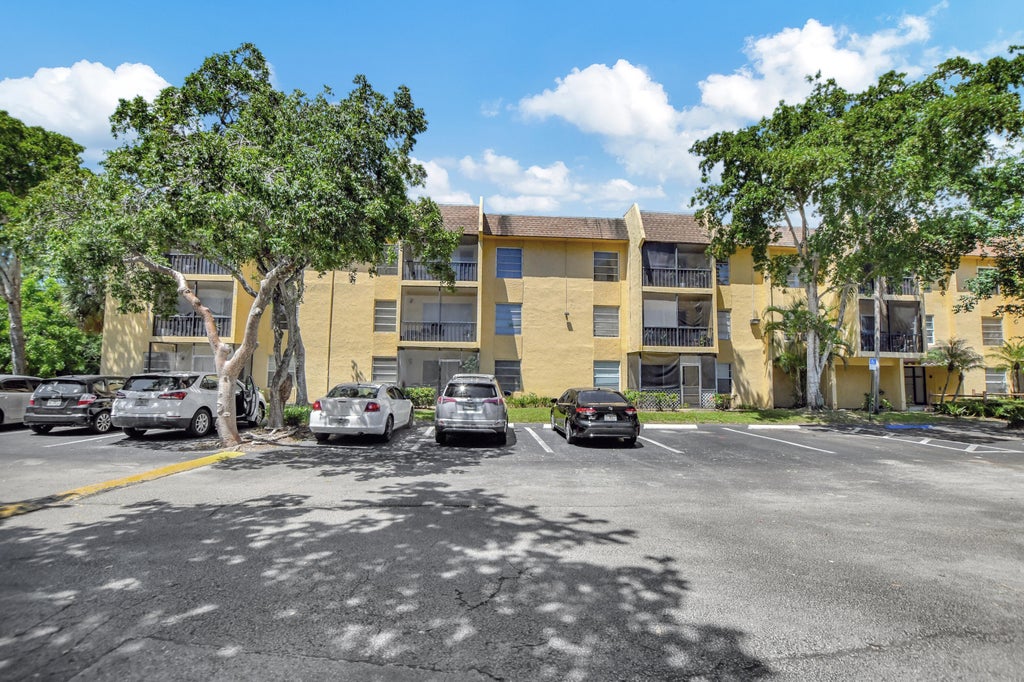Photo of 450 NW 20th Street #2020, Boca Raton, FL 33431 (MLS # B26034136)