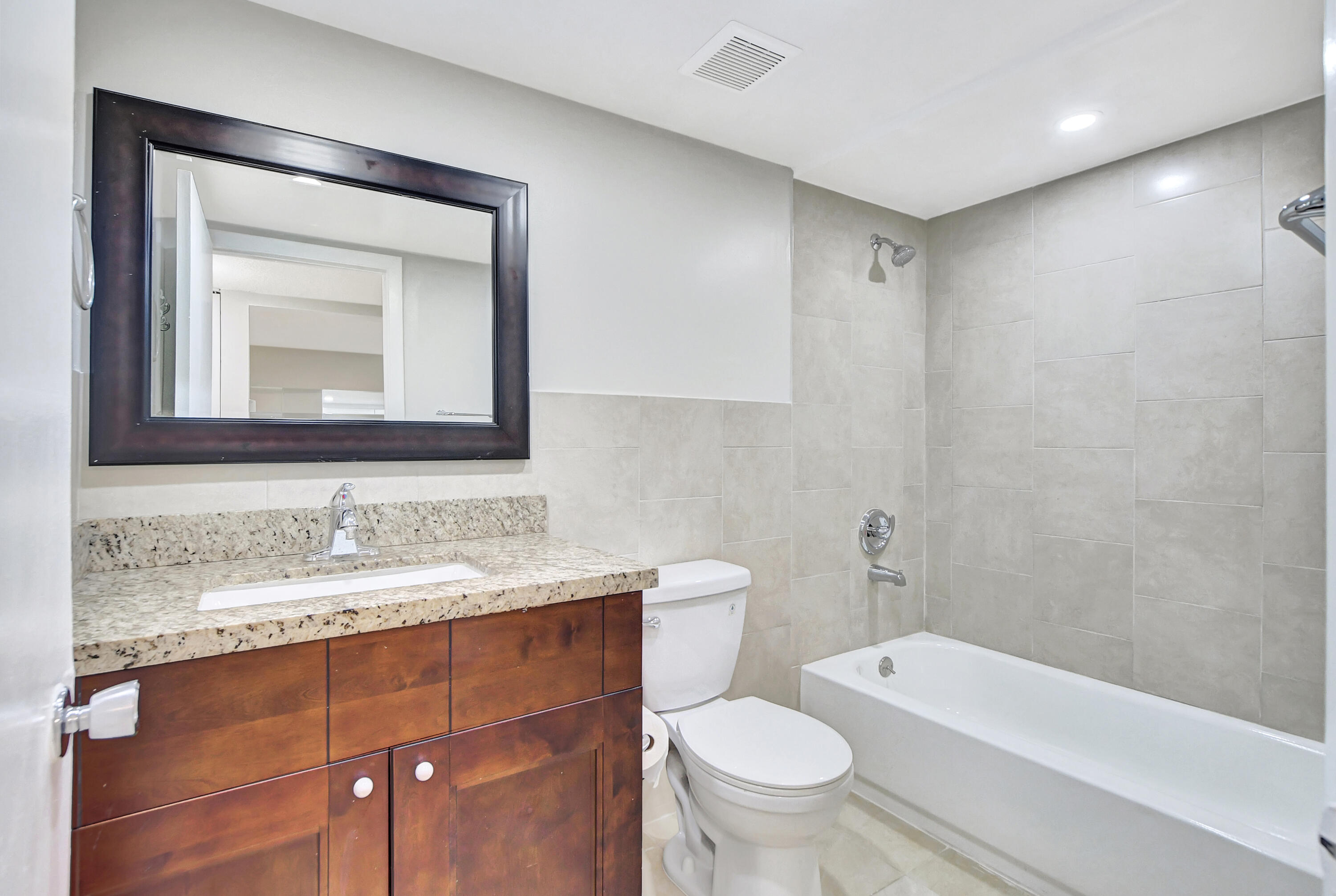 CASA DEL RIO CONDO - Residential Lease