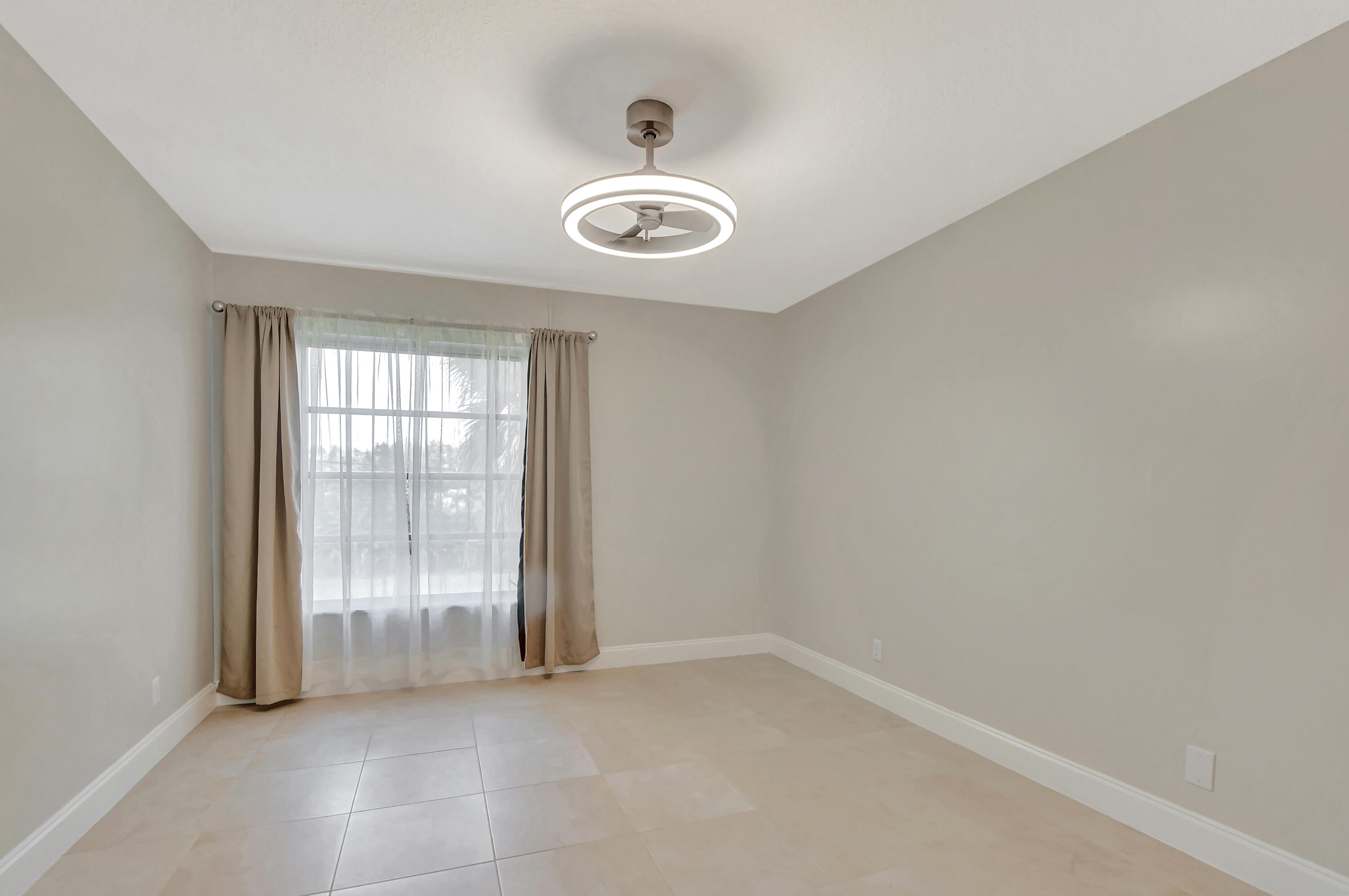CASA DEL RIO CONDO - Residential Lease