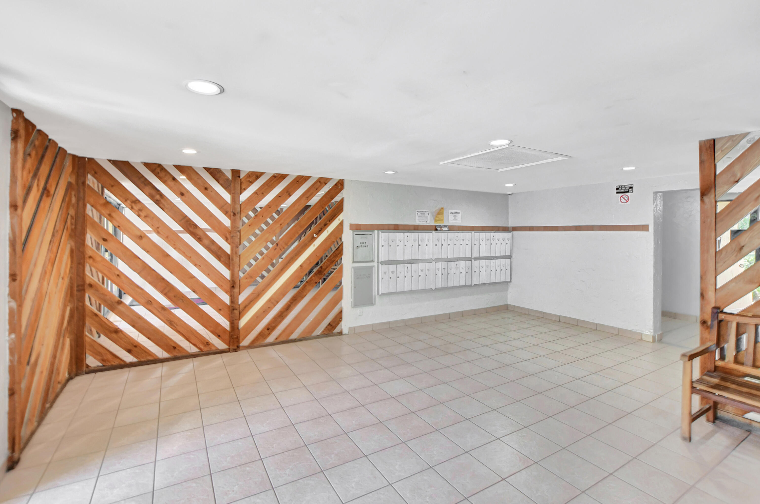 CASA DEL RIO CONDO - Residential Lease