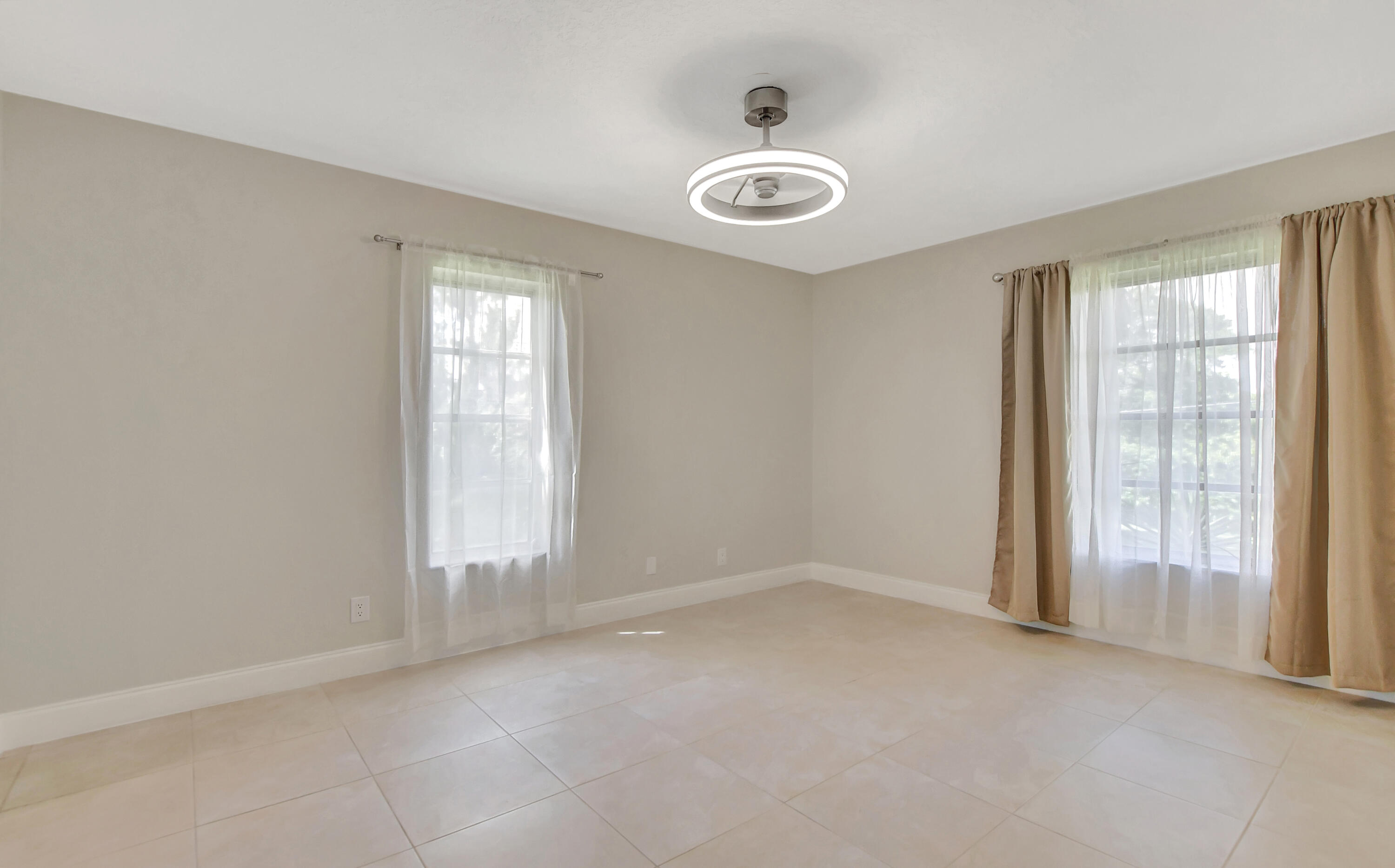 CASA DEL RIO CONDO - Residential Lease