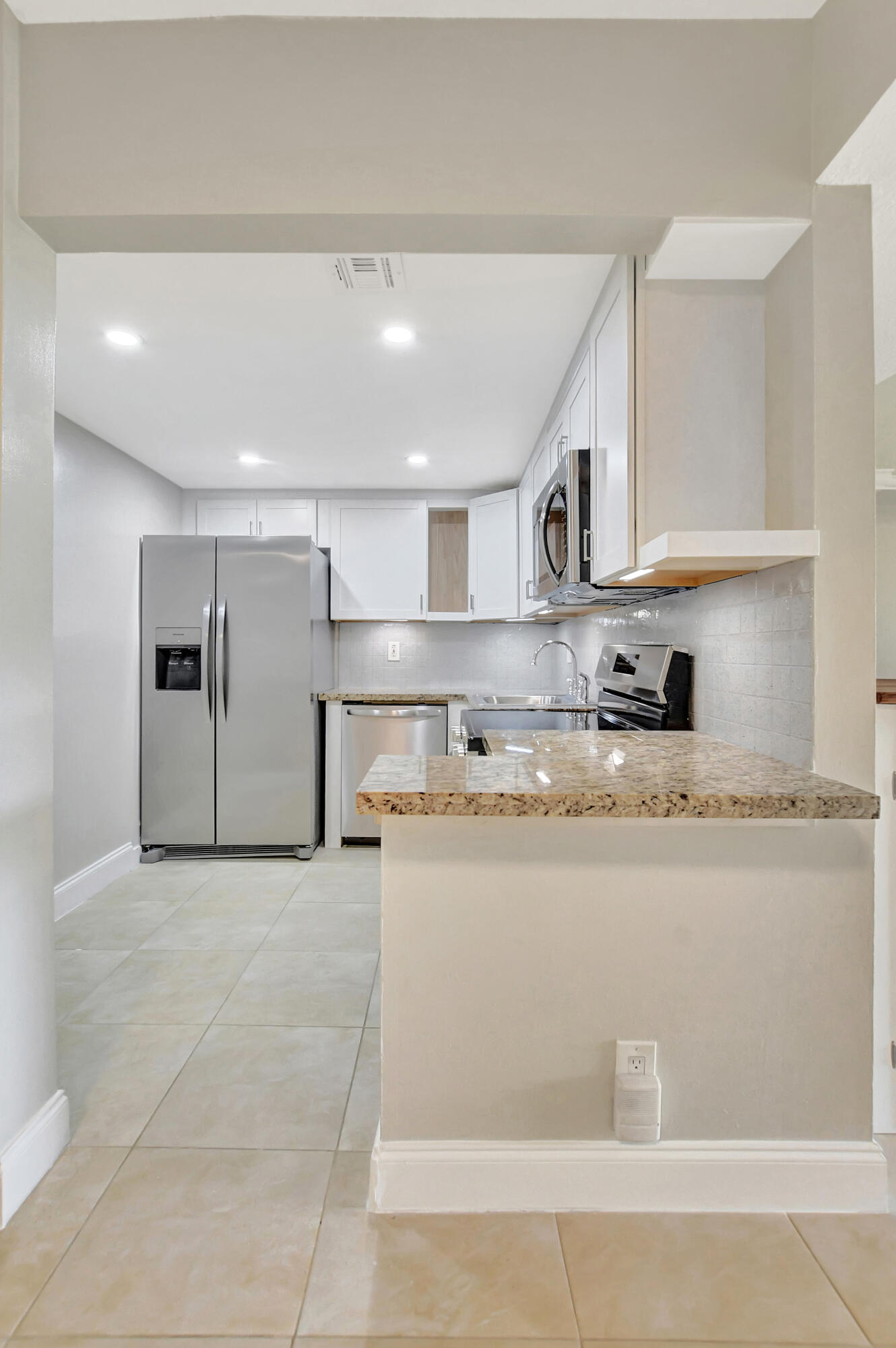 CASA DEL RIO CONDO - Residential Lease