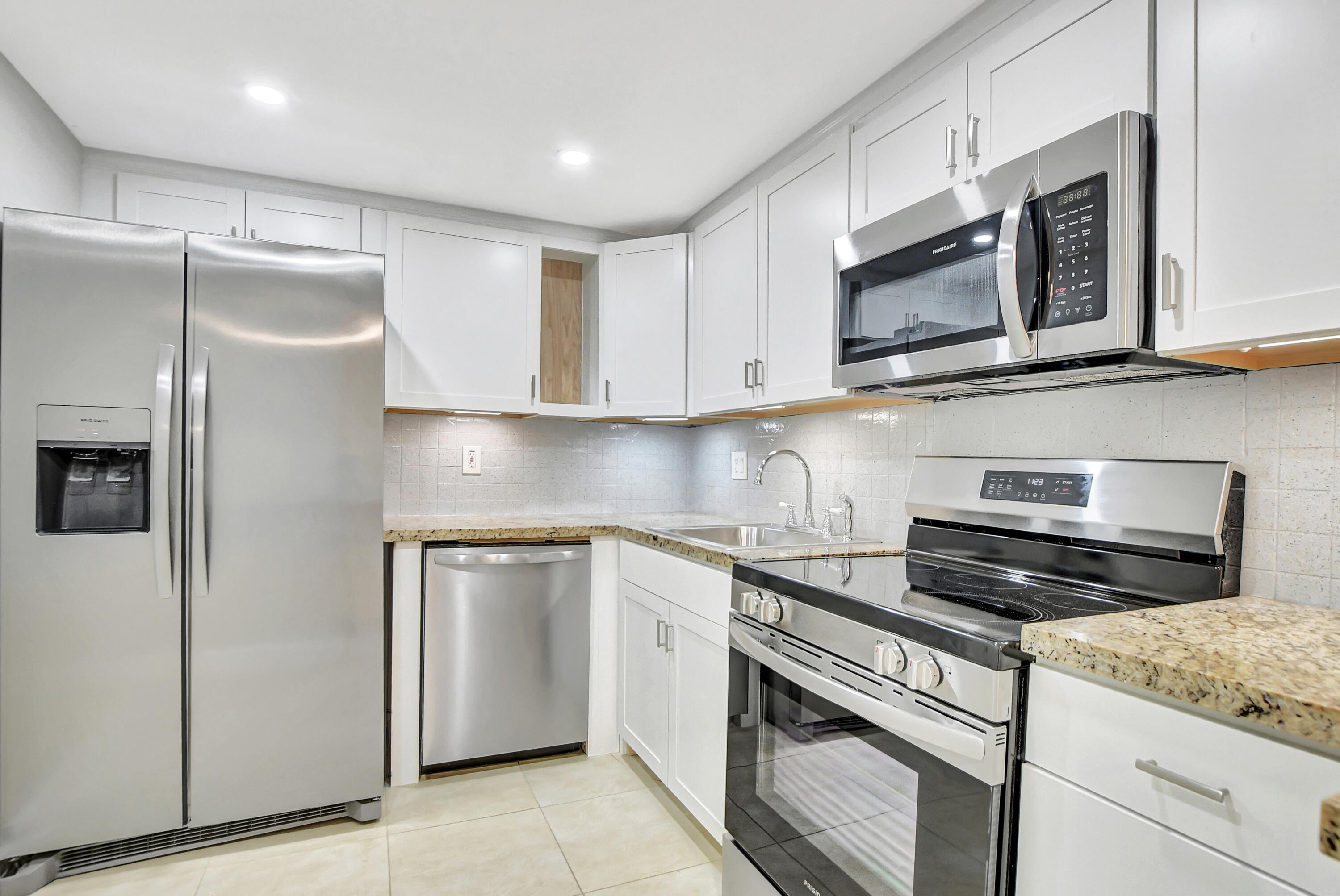 CASA DEL RIO CONDO - Residential Lease