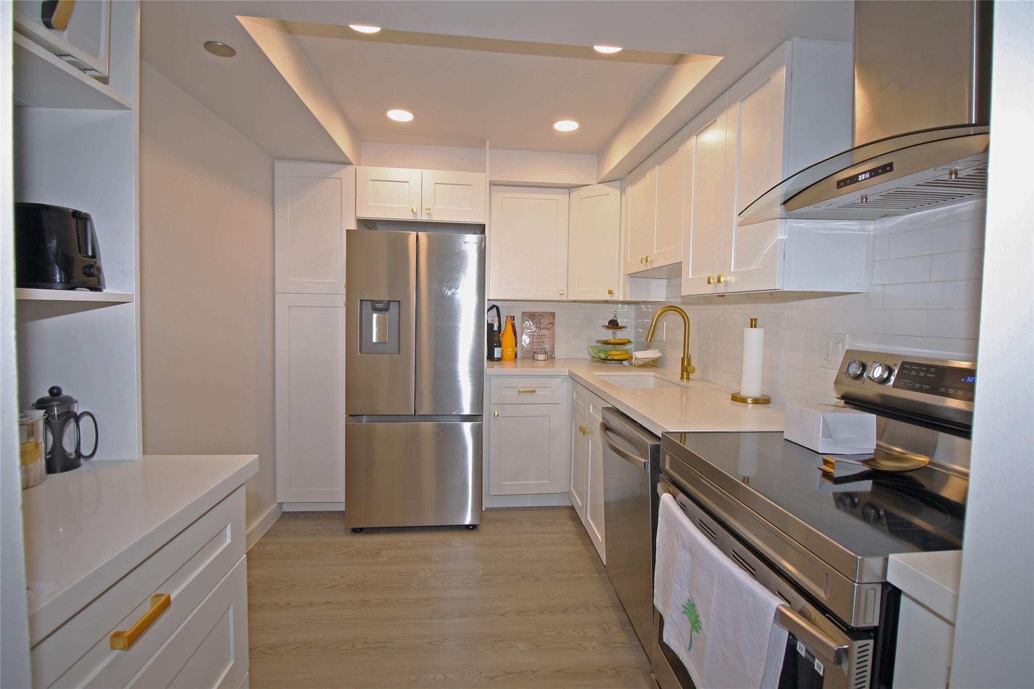 GORGEOUS 2 BED/2 BATH Condo located in Park Place, 55+ Resort style community. You'll fall in love with this cozy unit, beautiful Kitchen with quartz countertops, gorgeous golden faucet, wood cabinets, stainless steel appliances & Range Hood. New flooring with extra noise protection padding. Fully painted walls, doors and ceiling. Wireless CATV installed. New master bath vanity and shower. Amazing Amenities: Club House, swimming pool, exercise room, exercise park, tennis courts, walking/jogging Path surrounded by almost 40 acres of golf course, Bus transportation, Guard gated 24H & Roving patrol. Association fees include Water, Cable, Internet & Pest control. Building has reserves. 20% down conventional loans & 700 credit score required by the association.