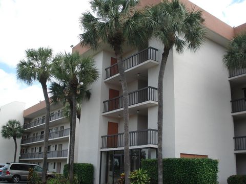 Photo of 5917 VIA VERMILYA #408, Lake Worth, FL 33462 (MLS # B26053230)