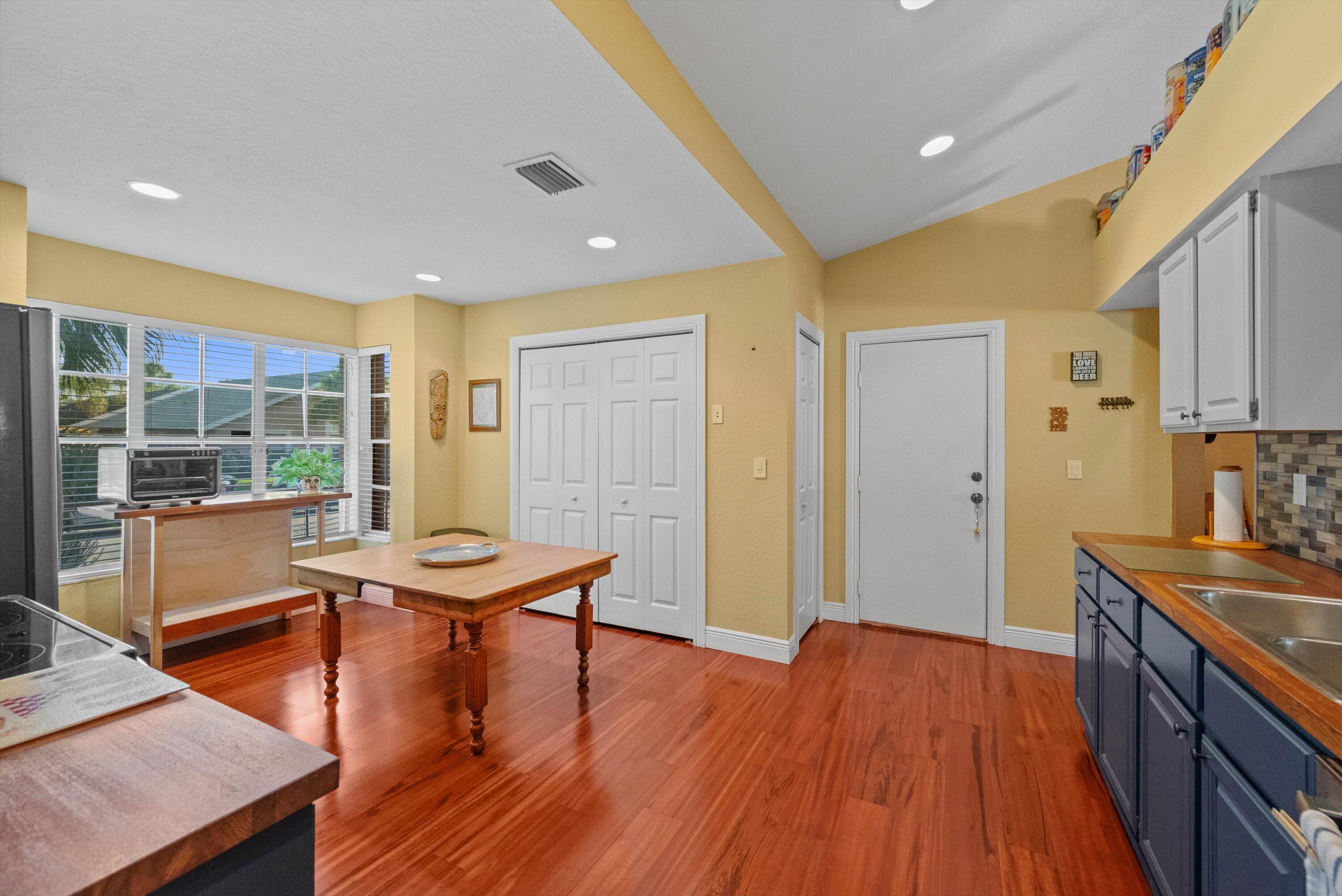 MEADOWLAND COVE 2 OF WELLINGTON - Residential