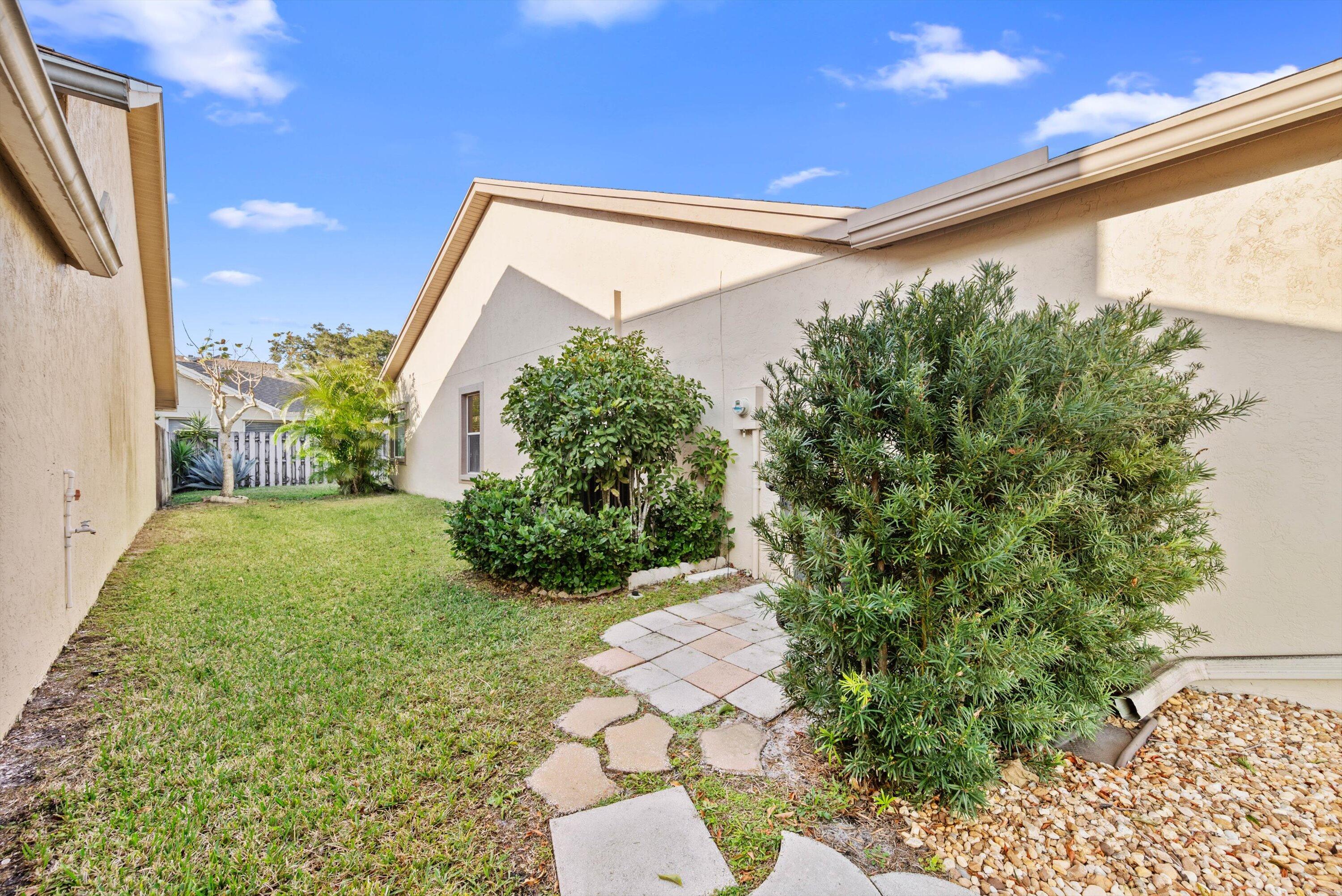 MEADOWLAND COVE 2 OF WELLINGTON - Residential