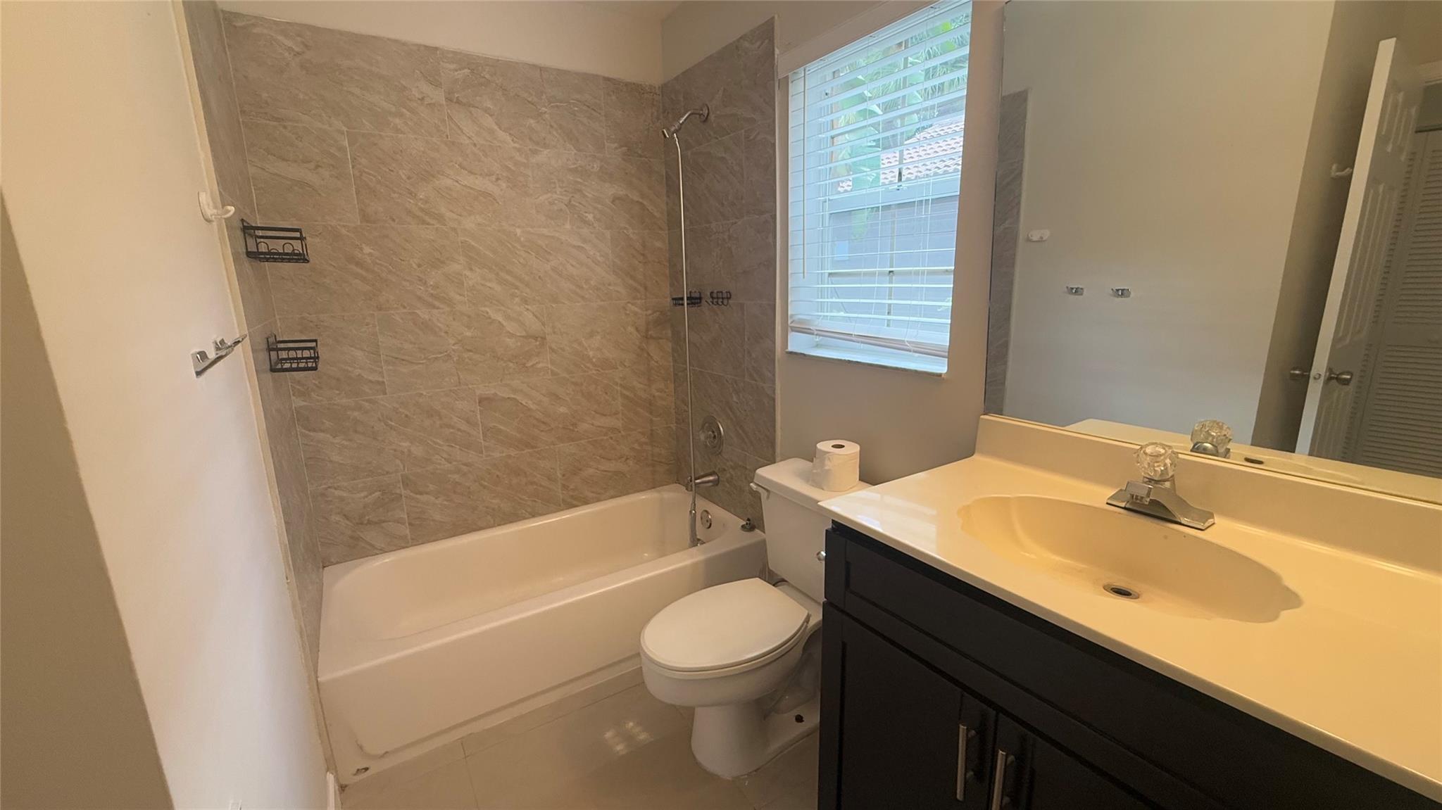 BRIGEWATER AT PLANTATION - Residential