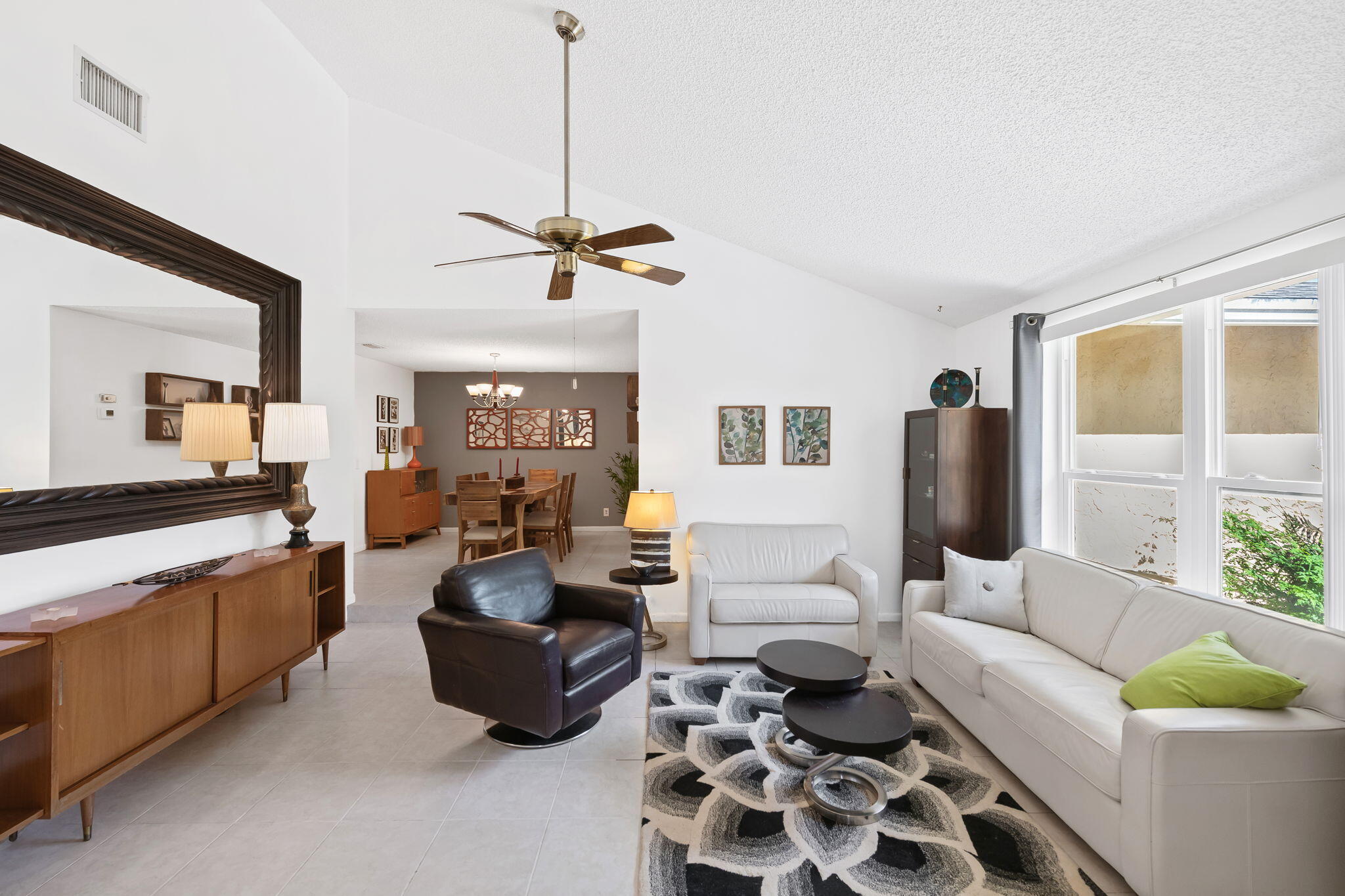 JACARANDA LAKES SEC 1 - Residential