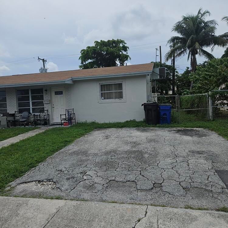 Photo of 4133 NW 39th Avenue, Lauderdale Lakes, FL 33309 (MLS # B26074546)