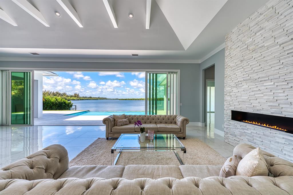 PEBBLE BAY ESTATES - Residential