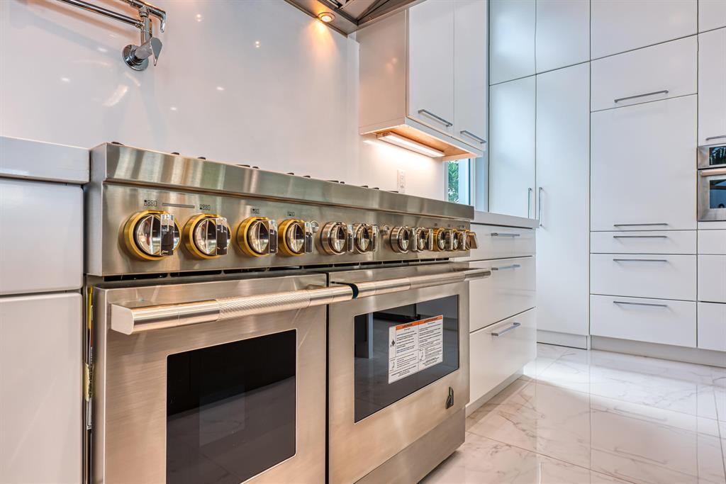 PEBBLE BAY ESTATES - Residential