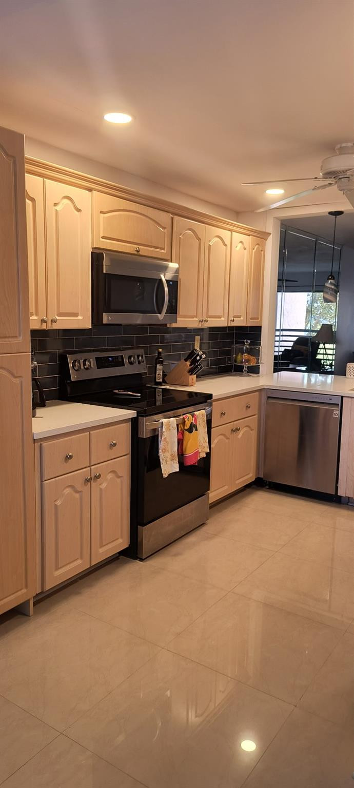 SUNRISE LAKES IV - Residential