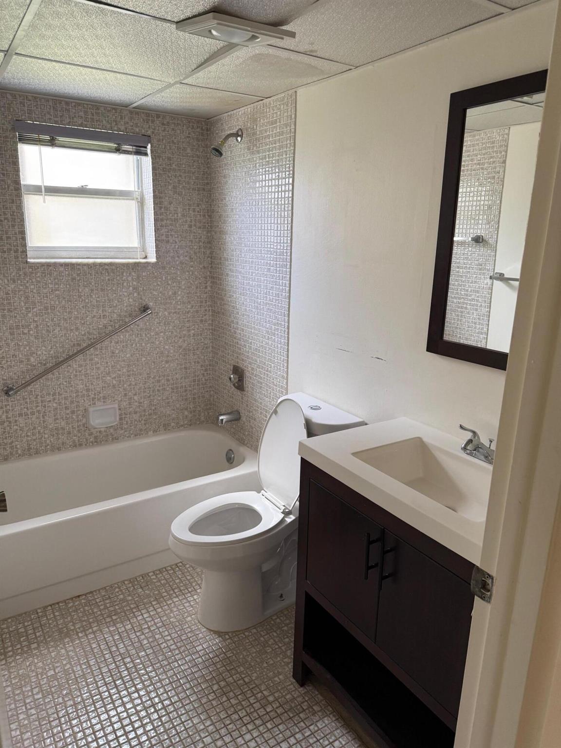 KINGS POINT BURGUNDY COND - Residential Lease