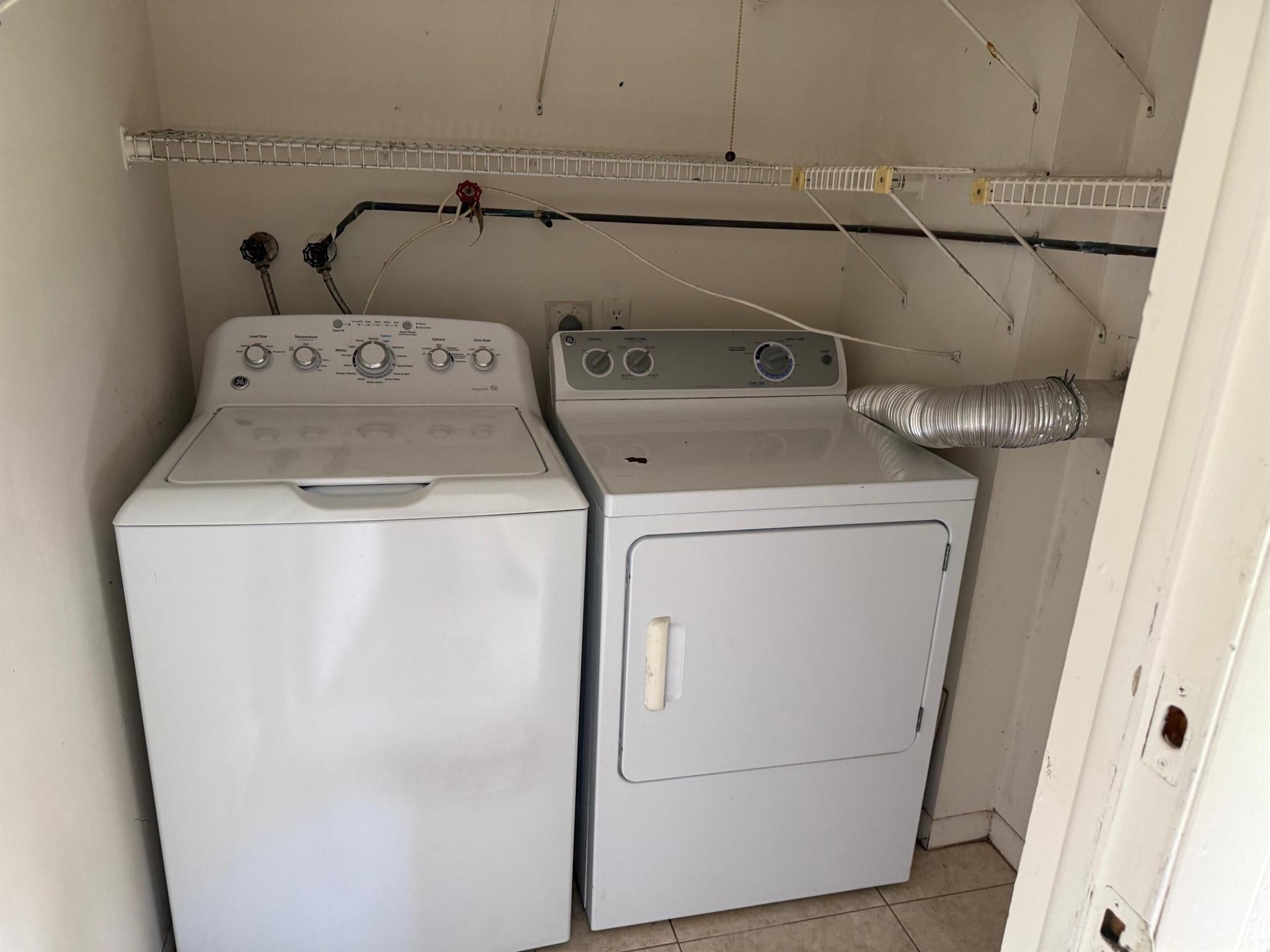 KINGS POINT BURGUNDY COND - Residential Lease