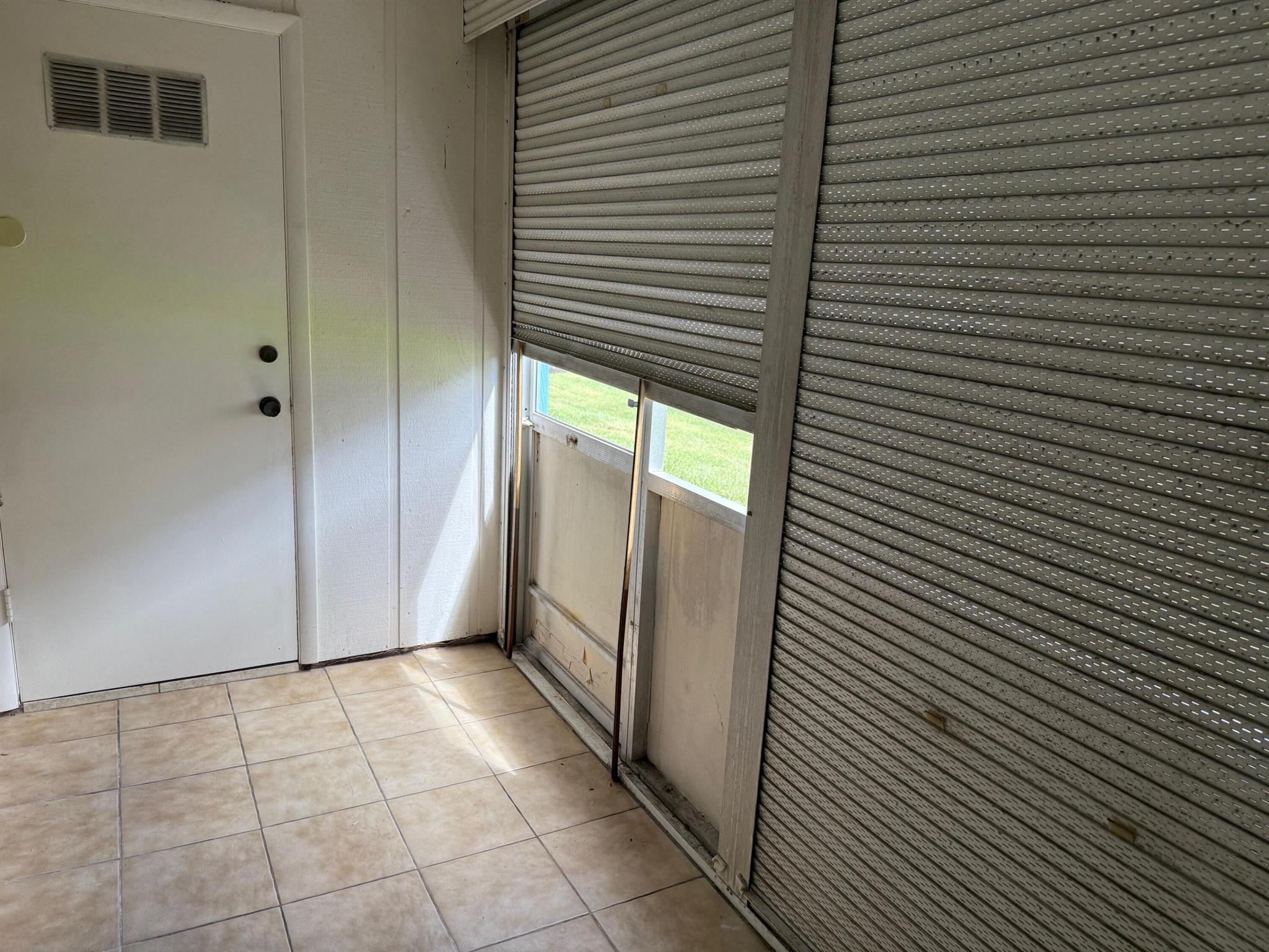 KINGS POINT BURGUNDY COND - Residential Lease