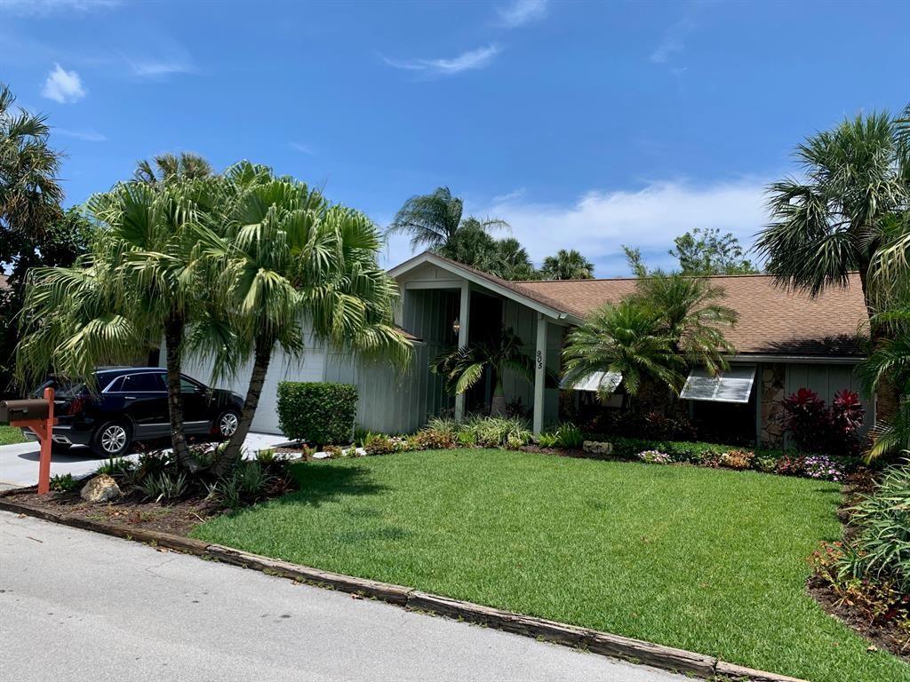 Photo of 905 Sandy Oaks Drive, Jupiter, FL 33477 (MLS # R10717336)