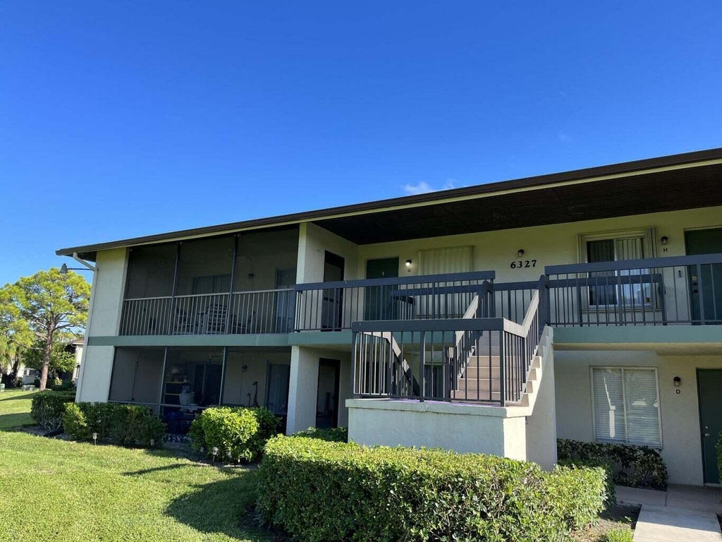 Photo of 6327 Chasewood G Drive #G, Jupiter, FL 33458 (MLS # R11099646)