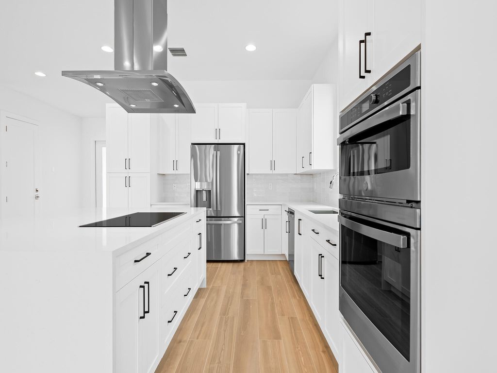 Photo of 2326 SW 14th Terrace, Fort Lauderdale, FL 33315 (MLS # B26011716)