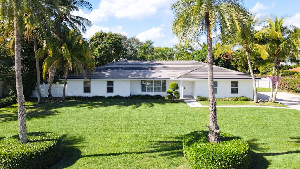 Photo of 2012 NW 4th Avenue, Delray Beach, FL 33444 (MLS # B26033316)