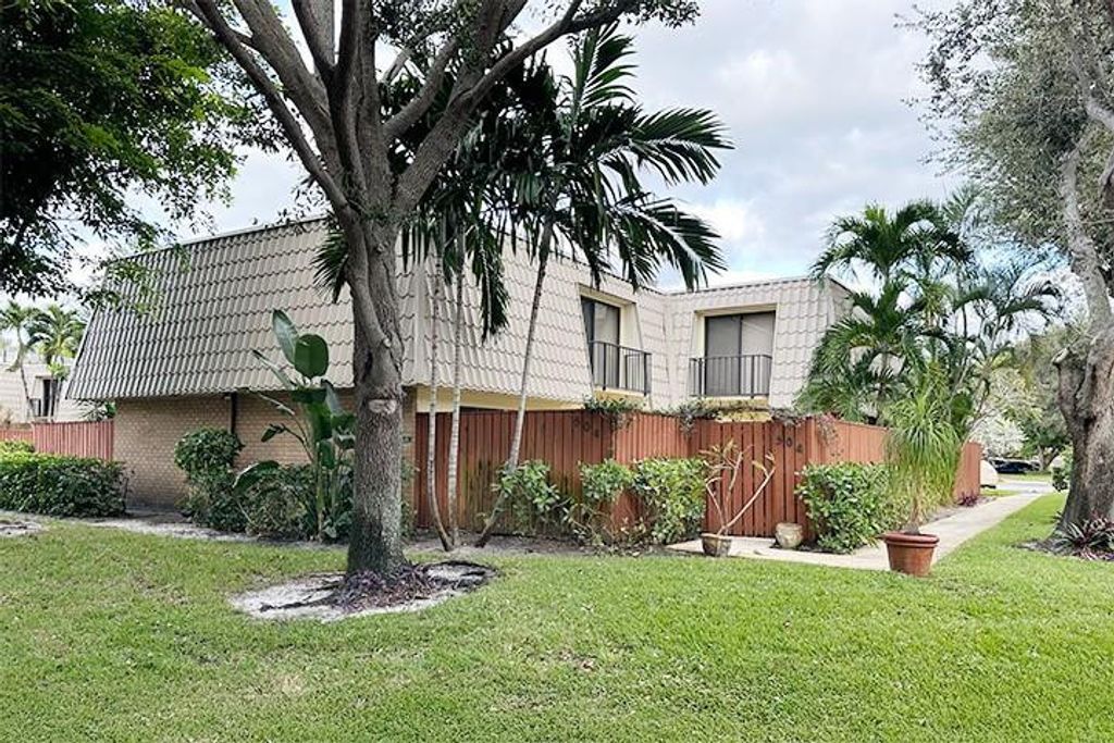 Photo of 1700 Embassy Drive #504, West Palm Beach, FL 33401 (MLS # B26032582)