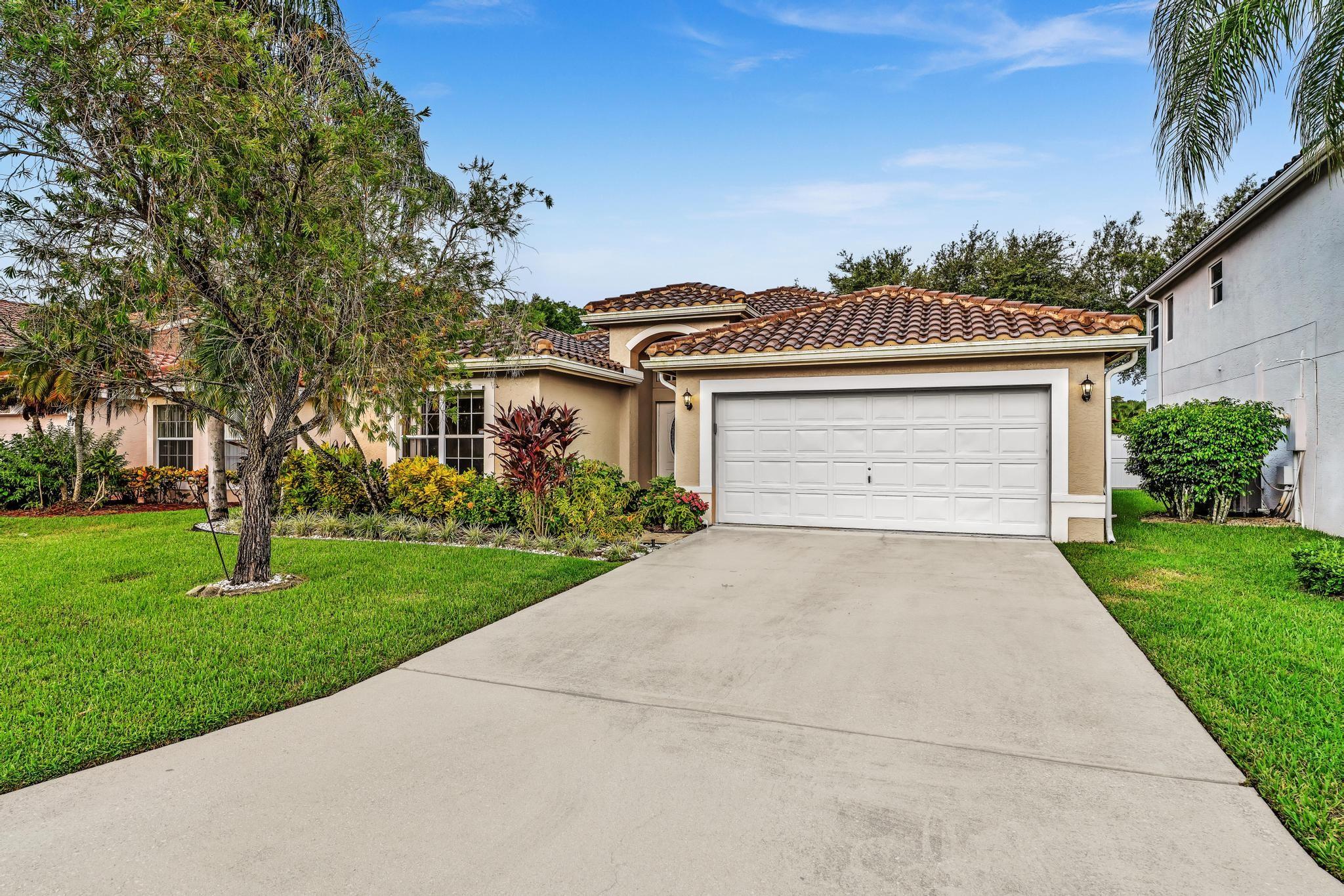 Well-maintained 3BR/2BA home with 2-car garage in The Lakes at Boca Raton – Symphony. Features include updated tile floors, screened patio, private backyard, brand-new roof, 2019 A/C, new fridge, and epoxy garage floor.
Community upgrades underway—new pickleball, soccer, basketball, tennis, playground & fitness center—no assessment, completion Dec. 2025. Low HOA includes Xfinity HD/DVR & internet. Pet-friendly (2 max, no aggressive breeds). Top-rated schools.