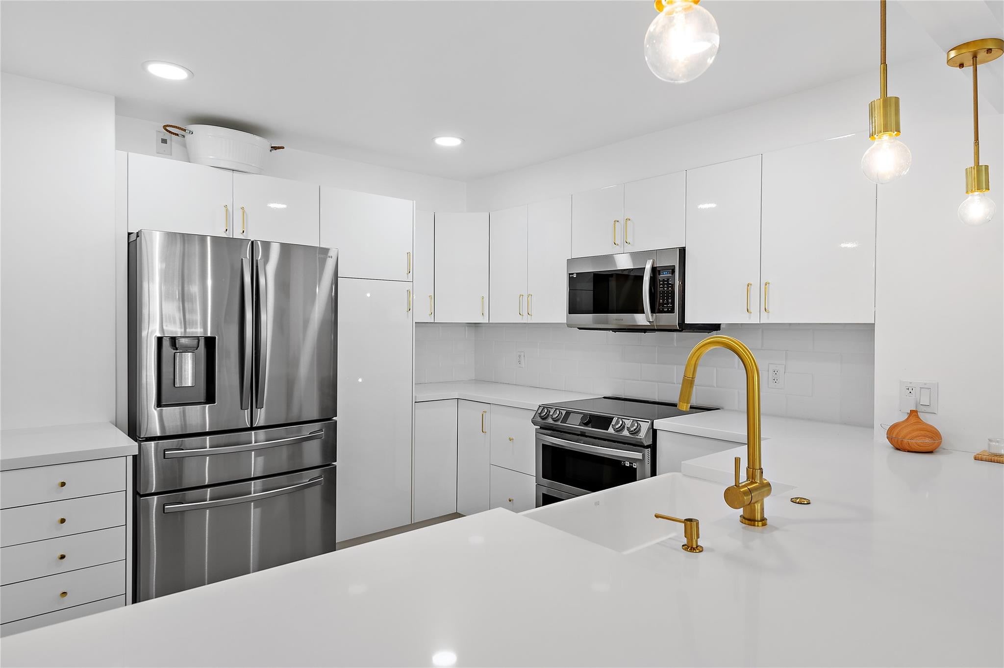 3500 GALT OCEAN Drive 604