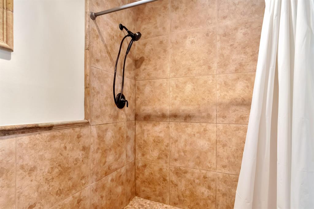 EASTWOOD - Residential