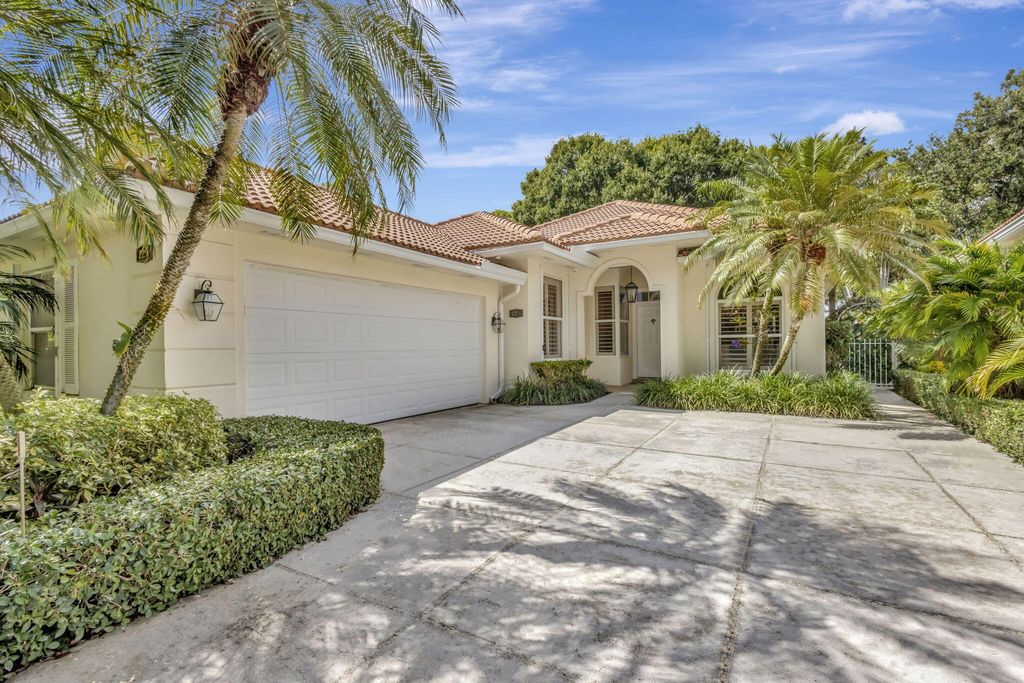 Photo of 229 E Tall Oaks Circle, Palm Beach Gardens, FL 33410 (MLS # R11127472)
