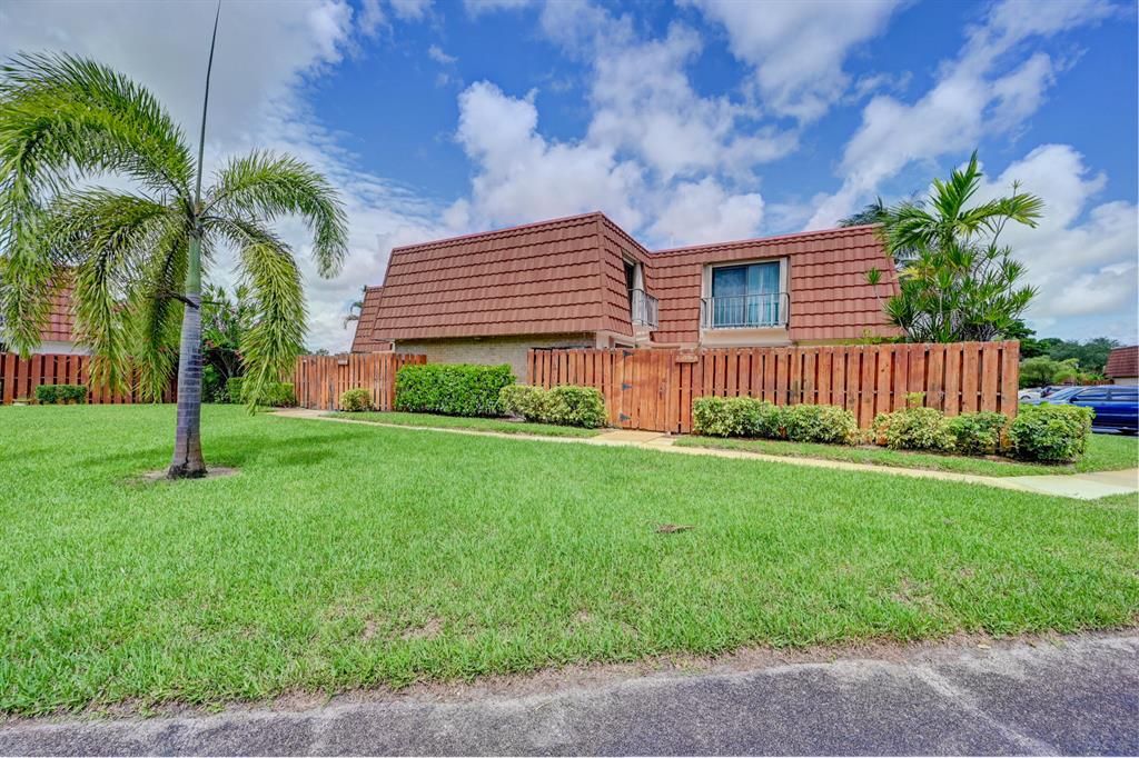 Photo of 3209 Spanish Wells Drive #B, Delray Beach, FL 33445 (MLS # R10747325)