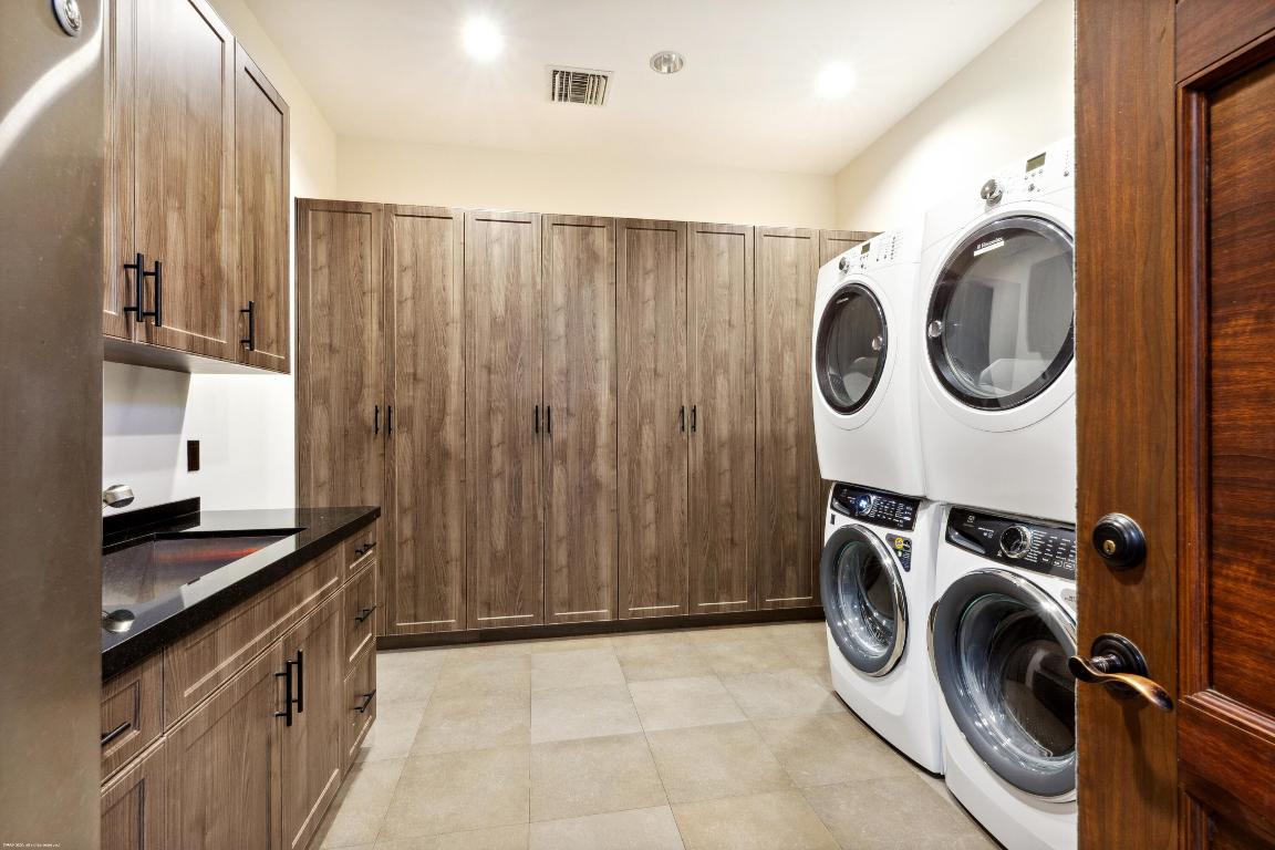 SADDLE TRAIL PARK OF WELLINGTON - Land