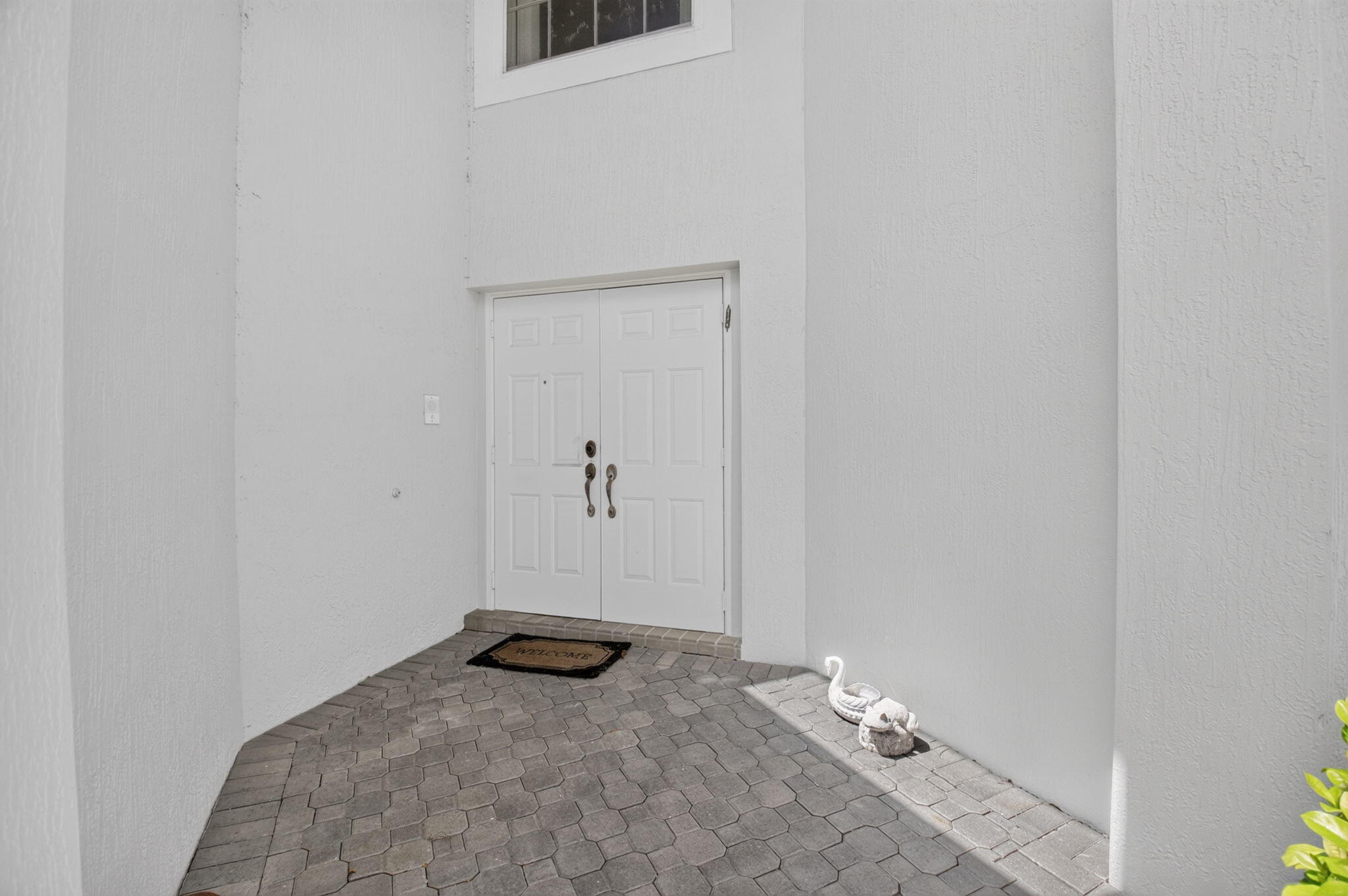 6237 Brava Way, Boca Raton, FL, 33433/$724,000 4 6237 Brava Way