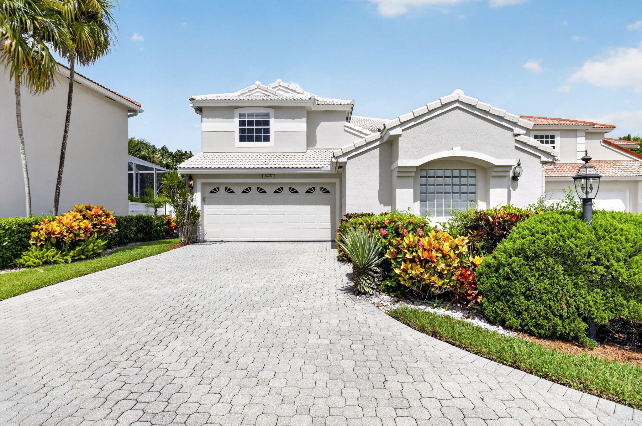 6237 Brava Way, Boca Raton, FL, 33433/$724,000 2 6237 Brava Way
