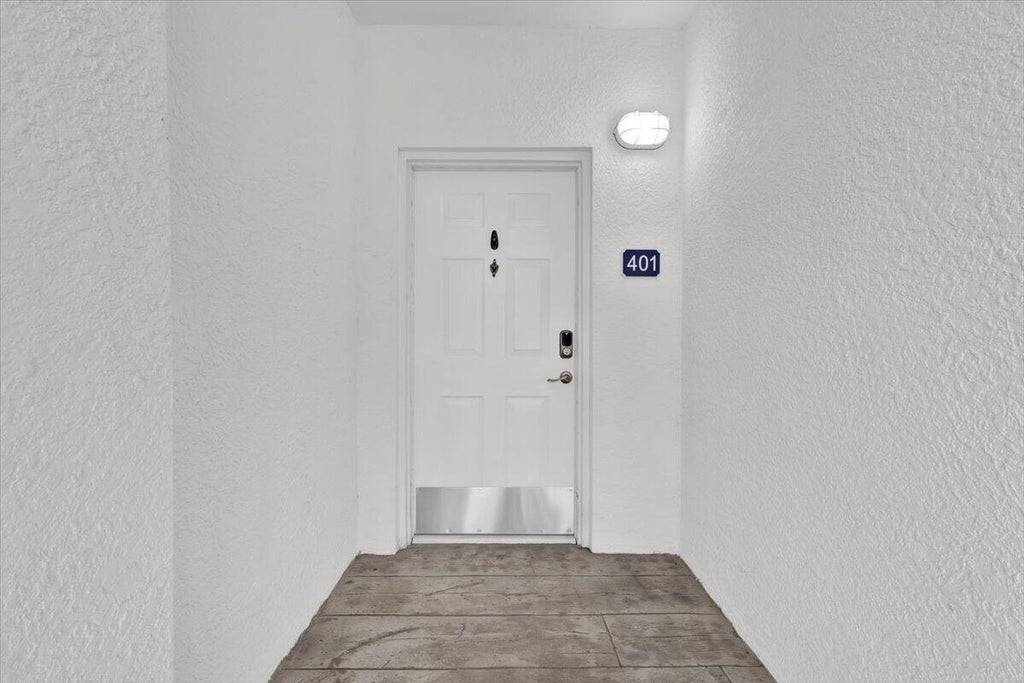 Photo of 415 NW Flagler Avenue, Stuart, FL 34994 (MLS # B26079854)